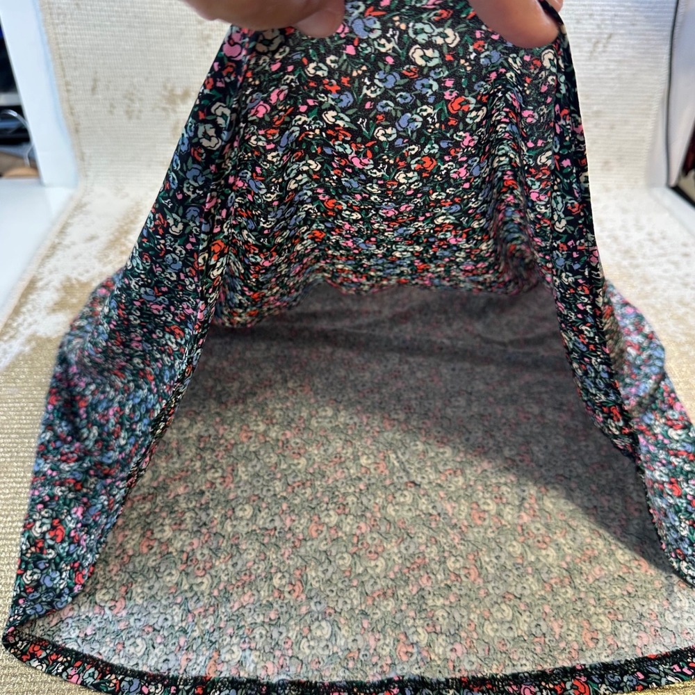 LOFT Sleeveless Black Multicolor Floral Lightweight Tank NWT Medium - Picture 7 of 9
